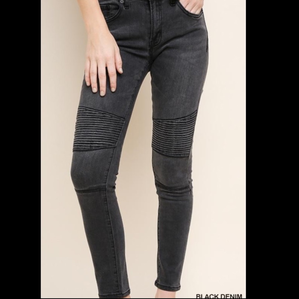 Black motto jeggings (size 28)